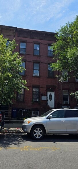 Building Photo - 62 Hull St