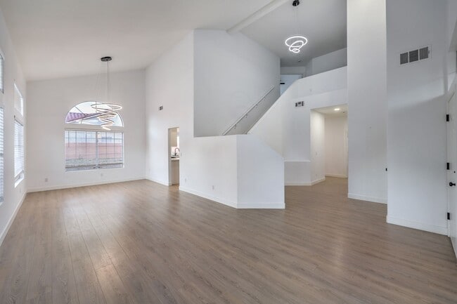 Building Photo - Beautiful 4BR / 3BA Corner-Lot Home with Designer Finishes