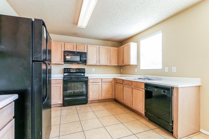 Building Photo - 521 Merton Ct