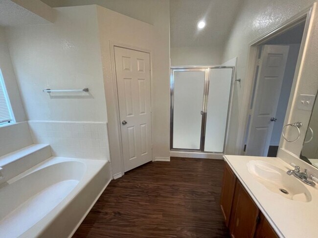 Building Photo - Nice 1 Story Home in Grand Prairie in Dall...