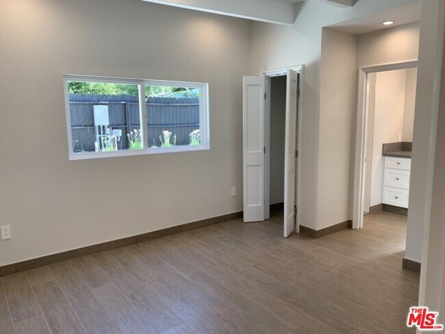 Building Photo - 9252 Balcom Ave