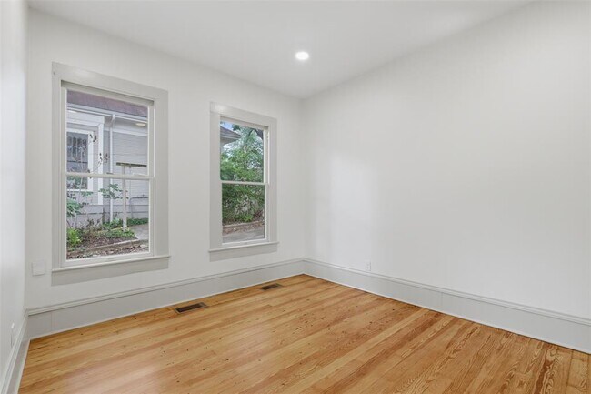 Building Photo - 608 Harthan St