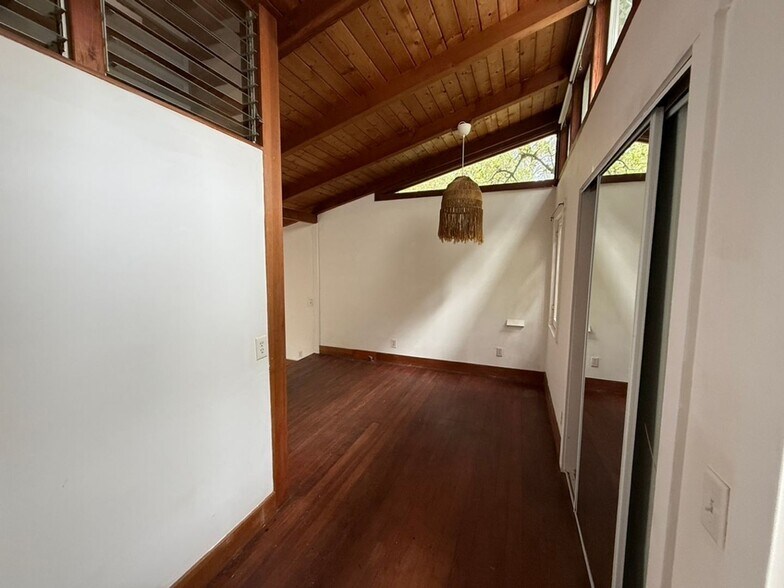 Building Photo - Hidden Garden Retreat – A One-Bedroom Oasis in the Heart of Venice