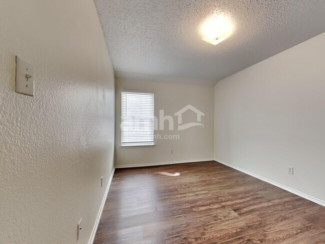 Building Photo - 524 Richmond Park Ln