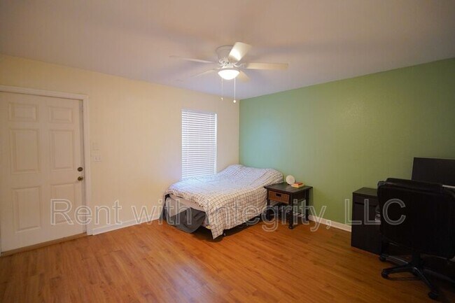 Building Photo - 4434 Gearhart Rd