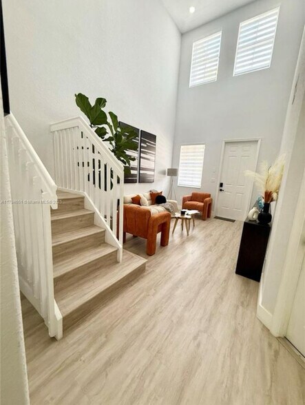 Living room 1 - 1481 SE 25th Ter
