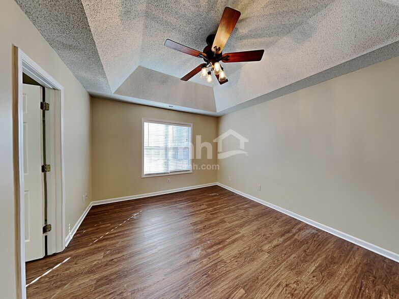 Building Photo - 8111 Kingston Dr