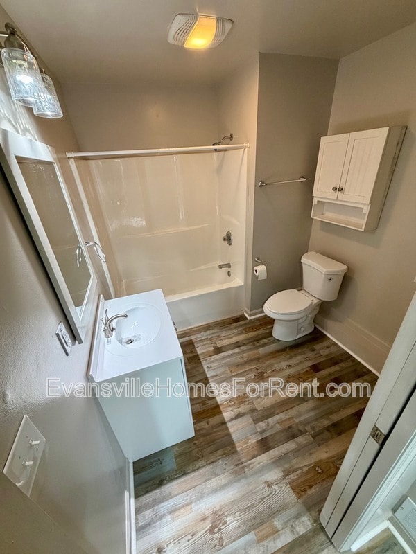 Building Photo - 306 S Elm Ave