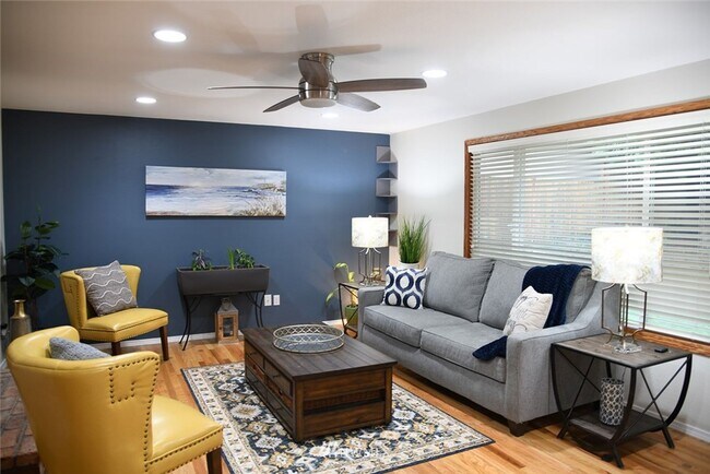 Building Photo - Charming home in Sammamish