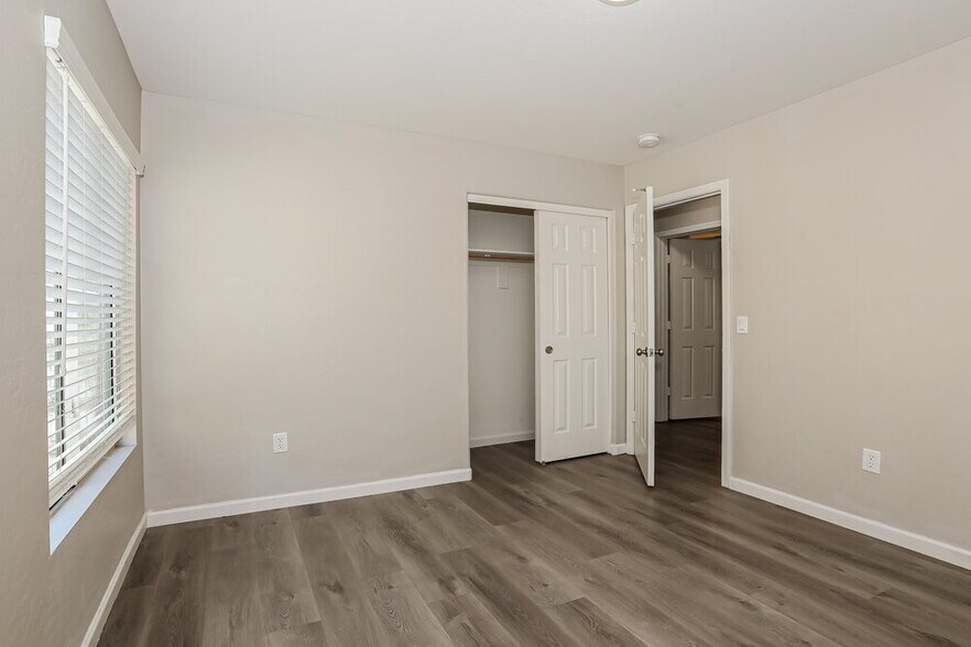 Building Photo - 13429 W Peck Dr