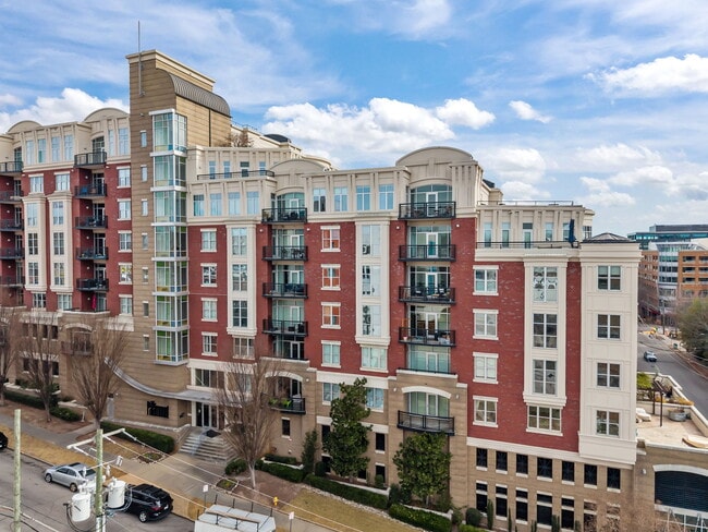 Building Photo - 618 N Boylan Ave