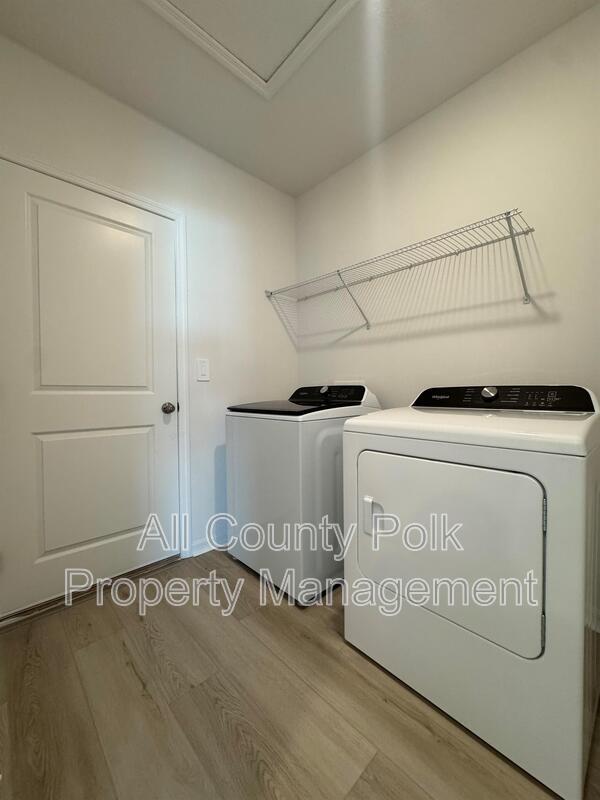 Building Photo - 2061 Rosewood Dr