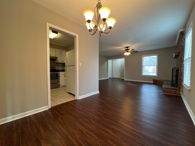 Building Photo - 31 Somerset Townhouse