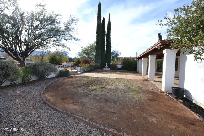 Building Photo - 3704 St Andrews Dr