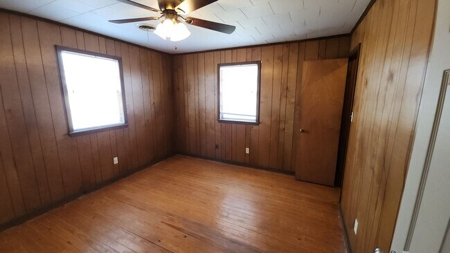 Building Photo - 605 N Front St