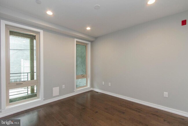 Building Photo - 908 S 21st St