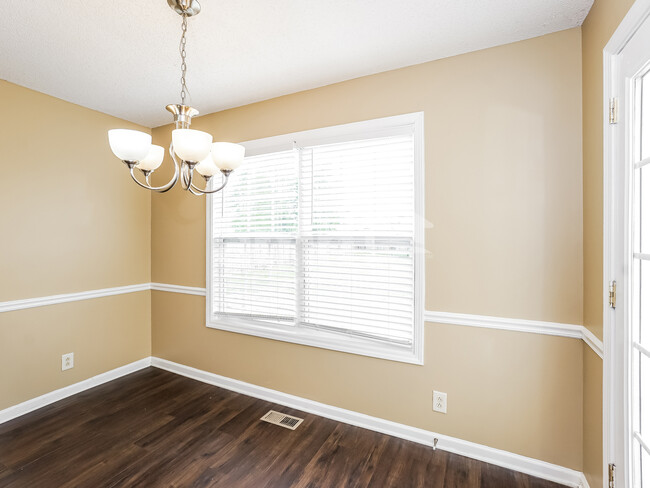 Building Photo - 1402 Addison Dr