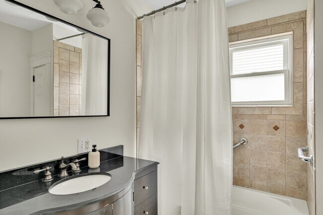 Building Photo - 266 Belmont St