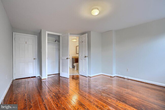Building Photo - 136 Gittings St