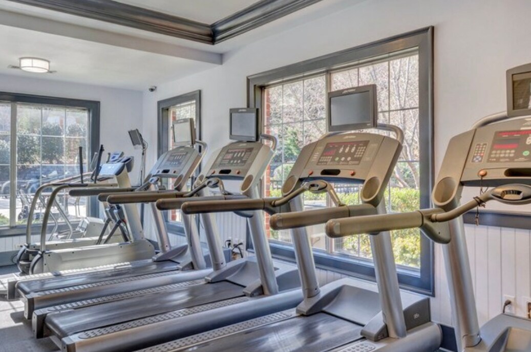 Building Photo - 140 Yellowstone Dr