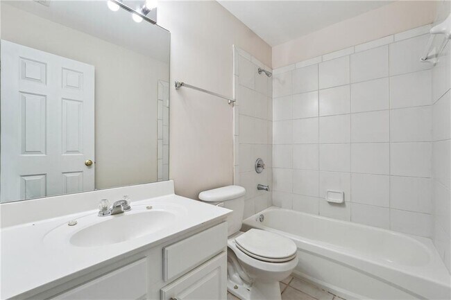 Building Photo - 916 Wendlebury Ct