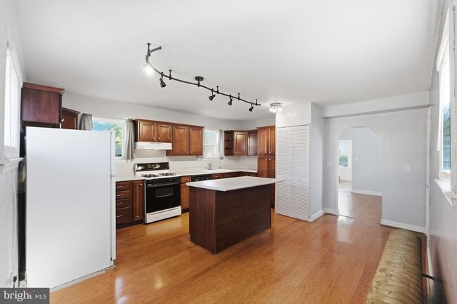 Building Photo - 3026 Channing St NE