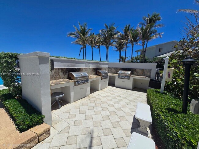 Building Photo - 5200 N Ocean Dr