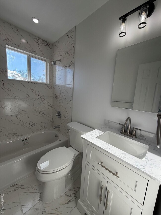 Building Photo - 12 Central Dr