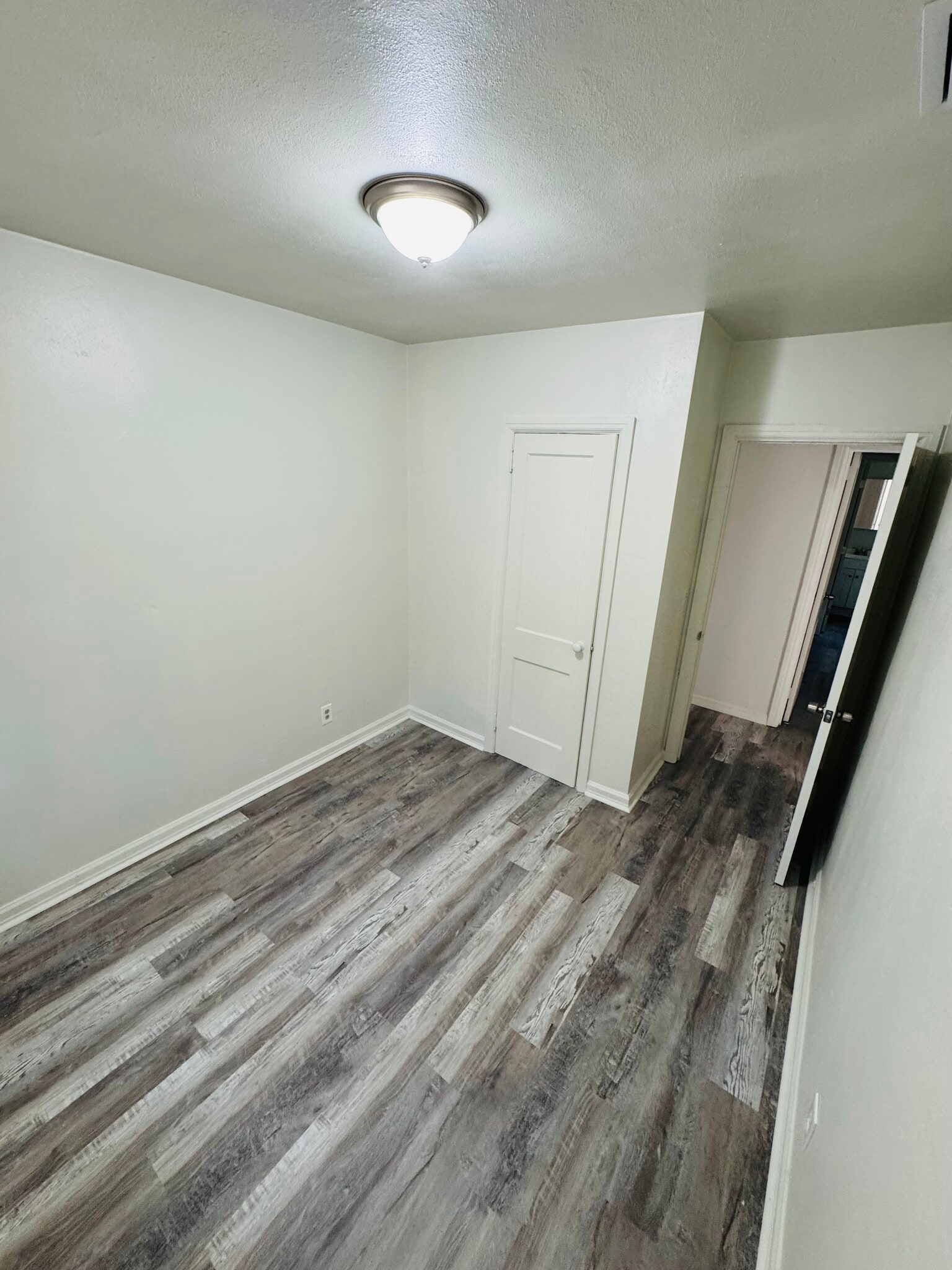 Building Photo - 740 Linda Dr N
