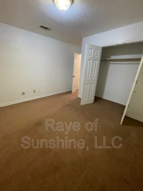 Building Photo - 282 N Pecan St