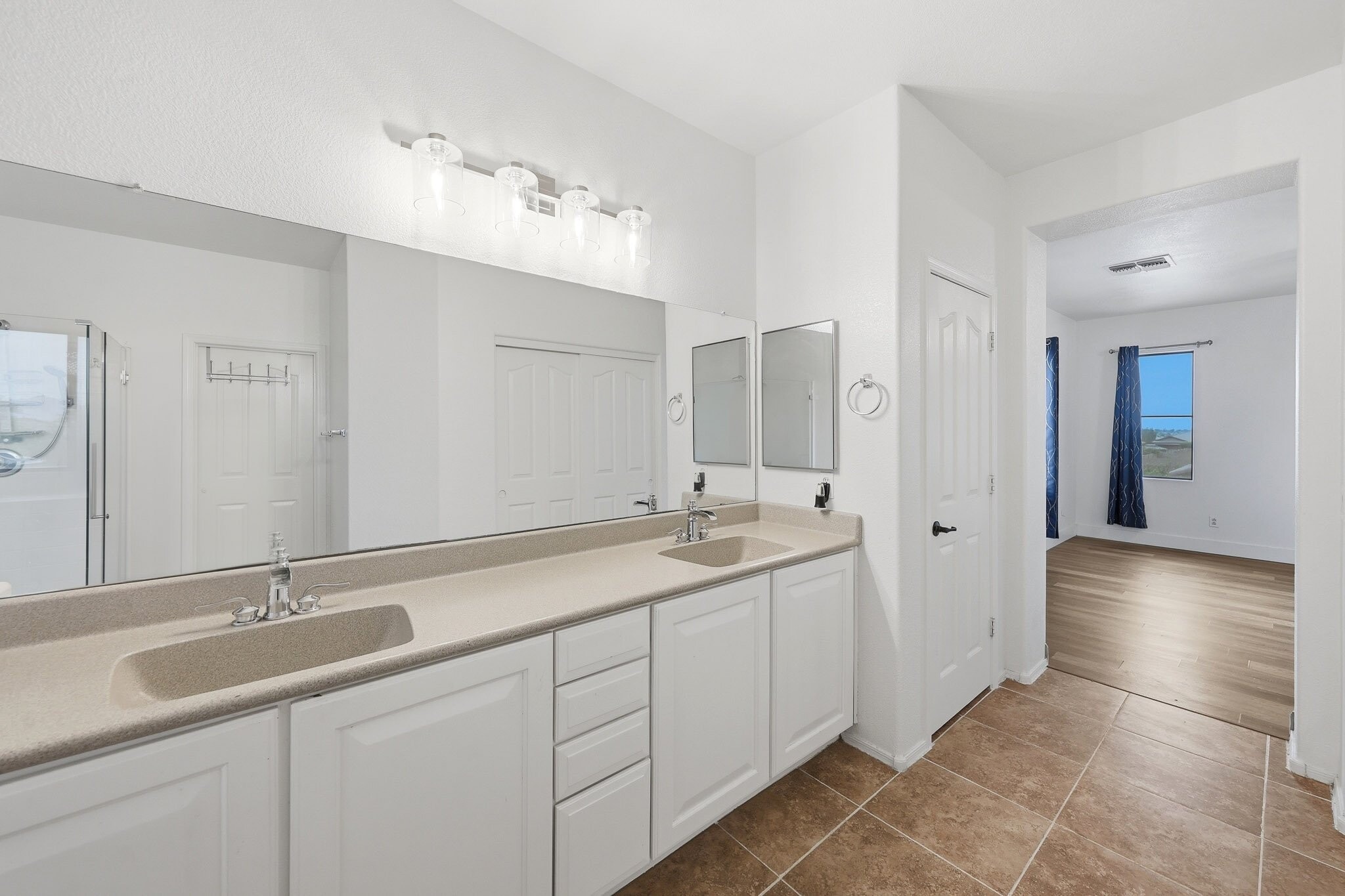 Building Photo - 12175 W Chase Ln