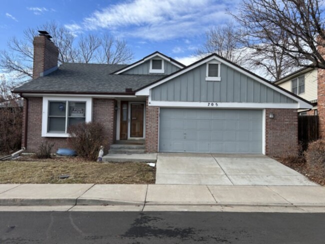 Primary Photo - 4 bedrooms 3 bathrooms Aurora 6th and Laredo