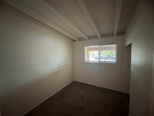 Building Photo - Spacious 4 Bedroom Home in West Sac