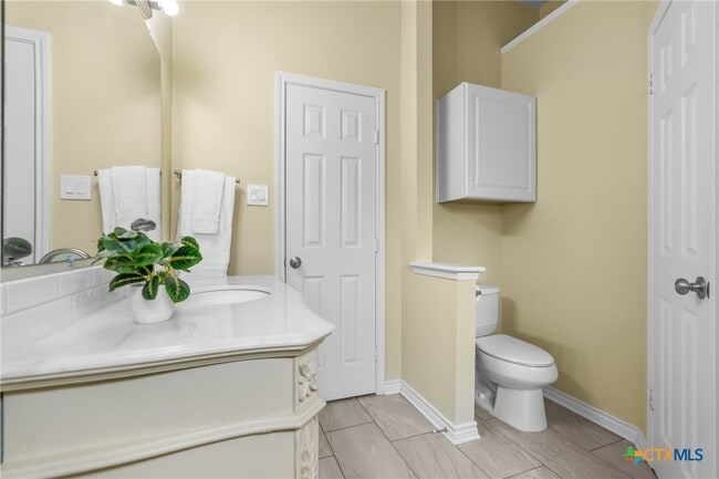 Building Photo - 2804 Bluejay Dr