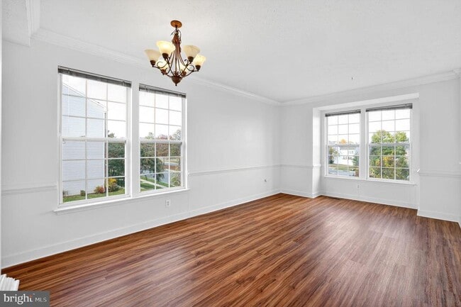 Building Photo - 5015 Leasdale Rd