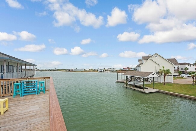 Building Photo - 336 Admiral Cir