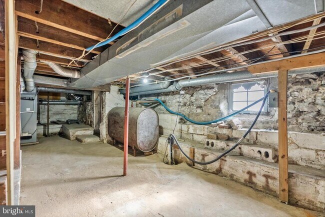 Building Photo - 302 N Main St