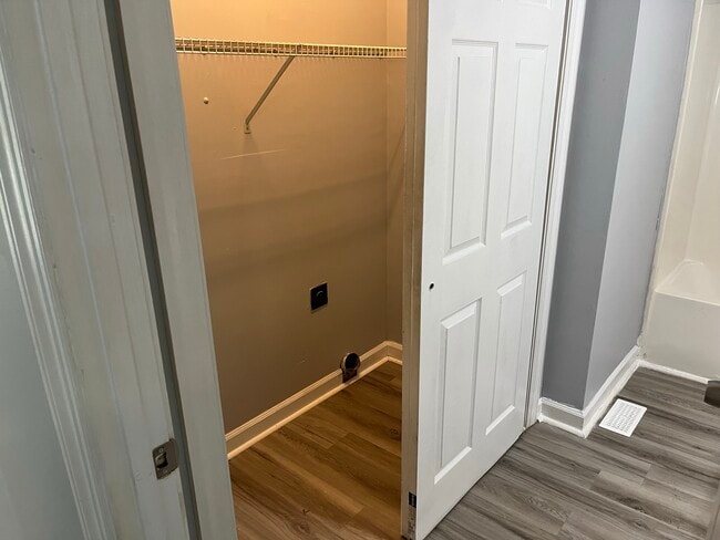 Building Photo - 901 Marlborough Rd