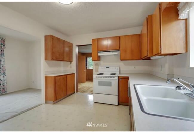 Building Photo - 3832 S Cushman Ave