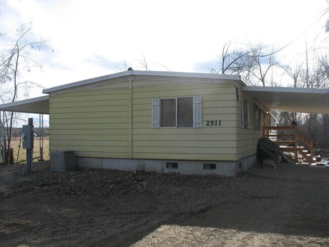 Building Photo - 3b, 2b, 1,100sq.ft. - Emmett -  right on payette river!