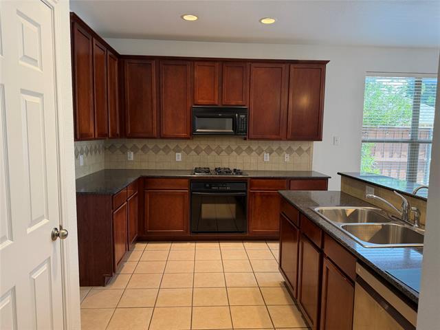 Building Photo - 7720 Mapleridge Dr