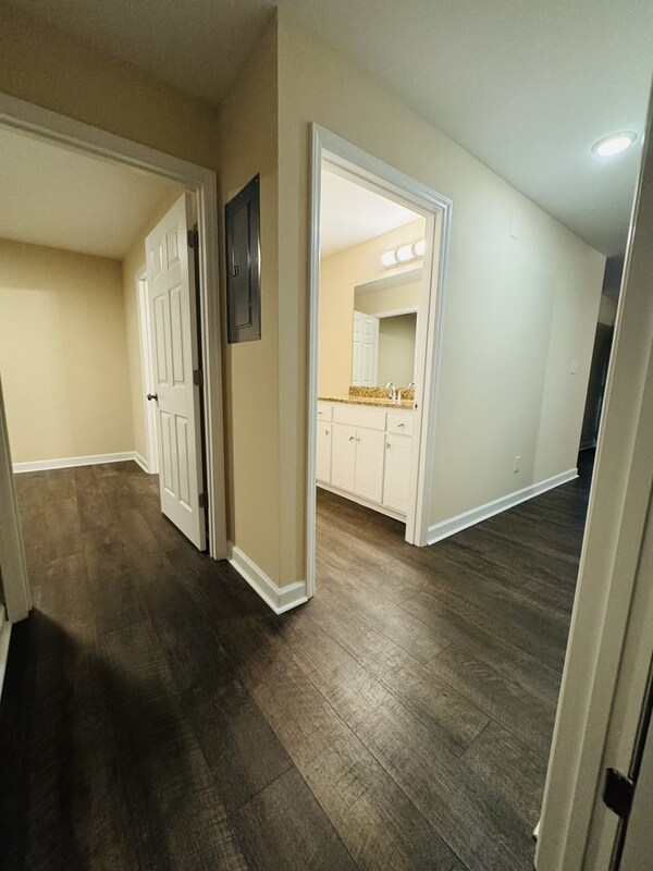 Building Photo - 1150 Cross Creek Cir