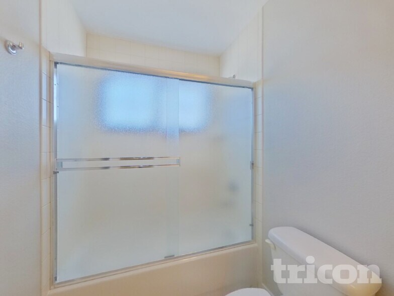 Building Photo - 385 Longspur Dr
