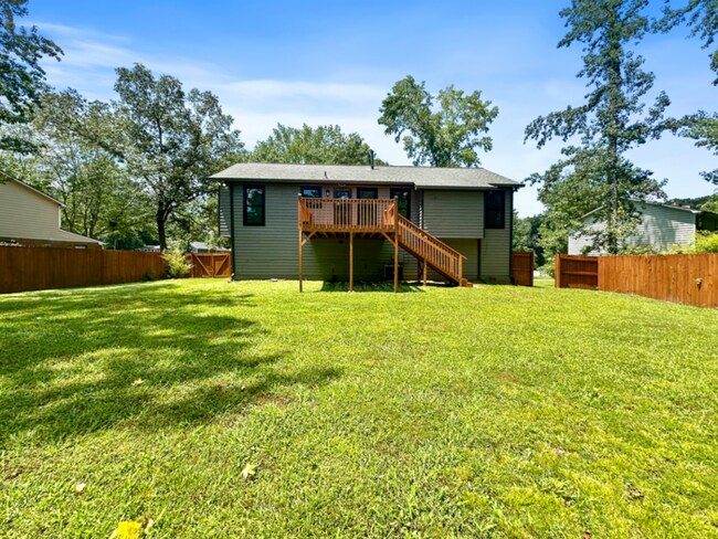 Building Photo - Beautiful 4-Bedroom Home with Modern Ameni...