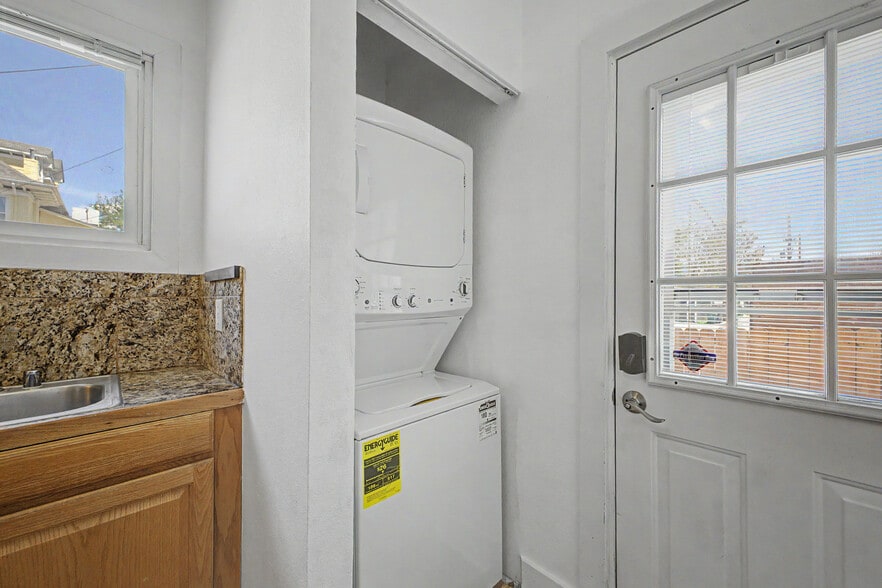 Building Photo - 1218 E 23rd Ave