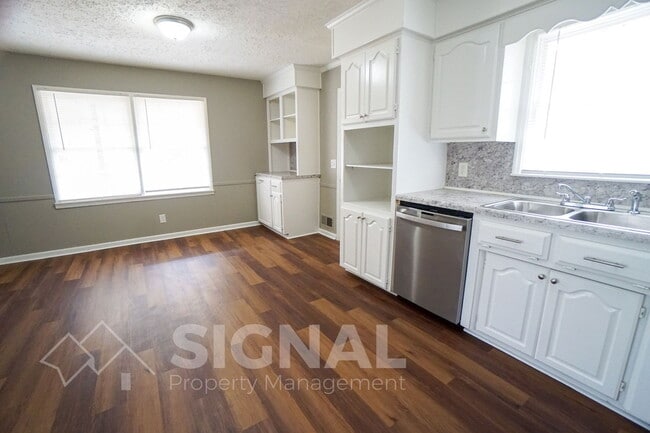 Building Photo - 1644 30th St SW
