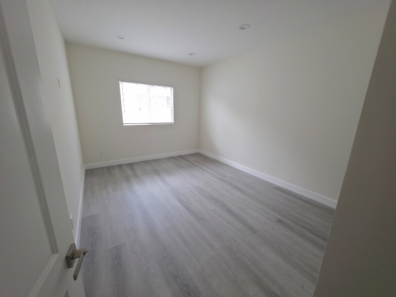 Building Photo - 18635 Knapp St