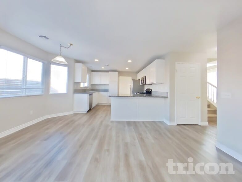 Building Photo - 9379 Dragon Tree Dr