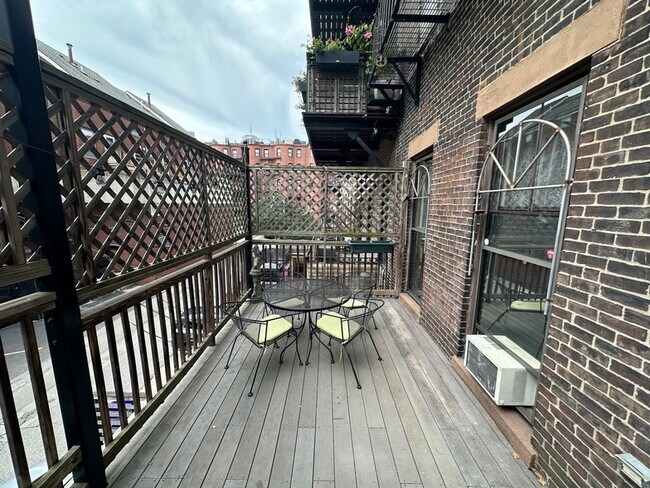 Building Photo - 36 Upton St