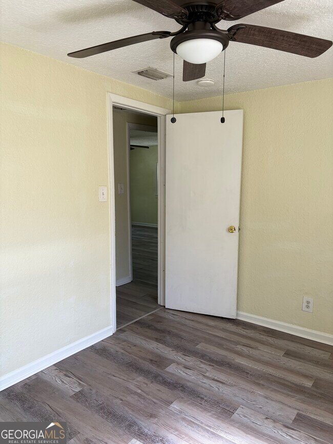 Building Photo - 307 Finley St